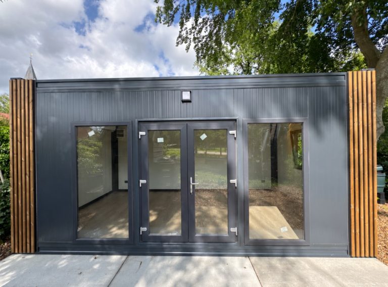Tuinkantoor als werkplek in de tuin